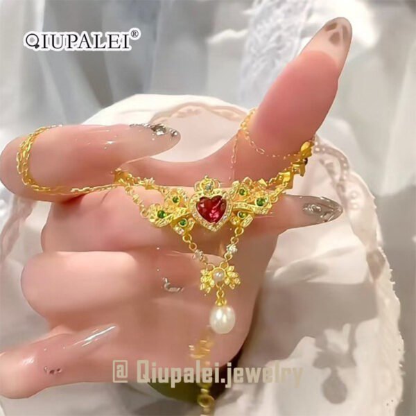 QIUPALEI | “Queen of Hearts” vintage court style necklace with delicate inlays and faux pearl embellishments for a romantic statement