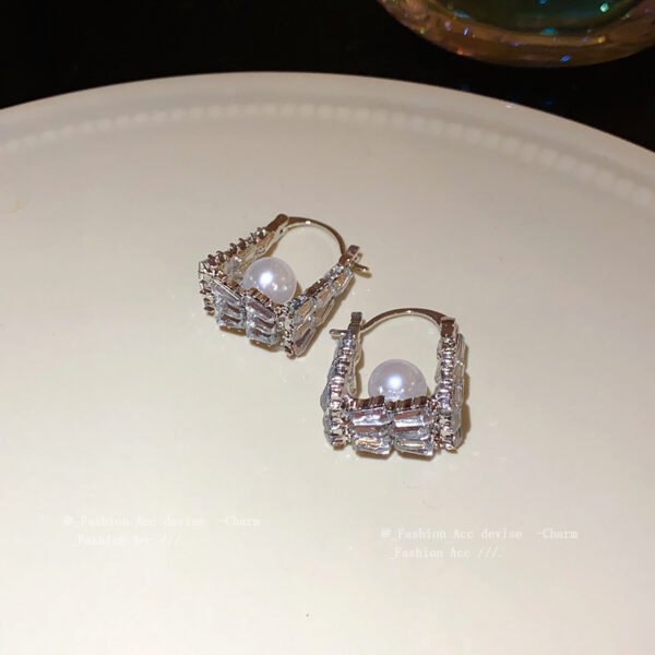 QIUPALEI | Mini Handbag Wonderland - Diamonds and pearls bag ear clips Fashion Focus - Image 2