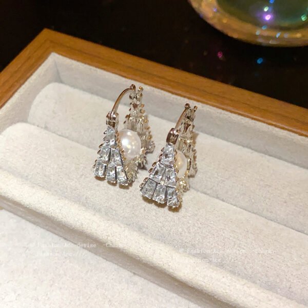 QIUPALEI | Mini Handbag Wonderland - Diamonds and pearls bag ear clips Fashion Focus - Image 4