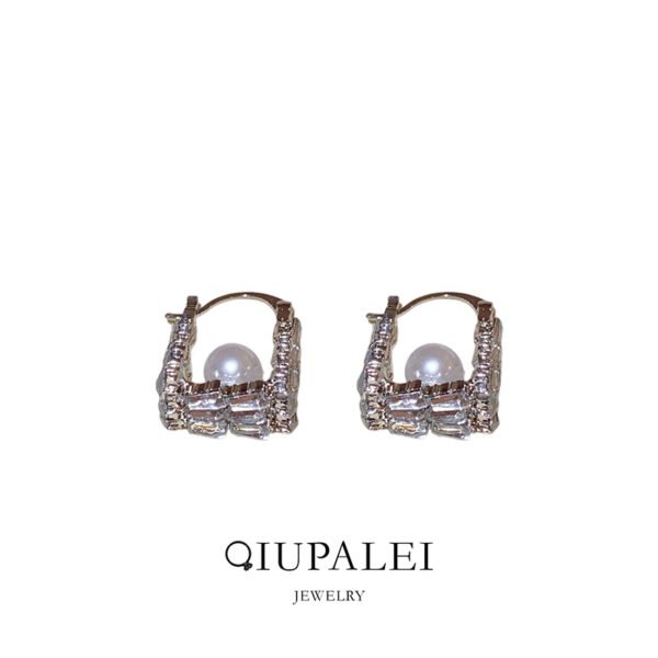 QIUPALEI | Mini Handbag Wonderland - Diamonds and pearls bag ear clips Fashion Focus - Image 5